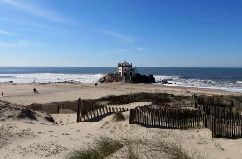 Porto:Aveiro, Cruise, Costa Nova & Capelha da Pedra Full Day - Capela do Senhor da Pedra at the edge of the sea