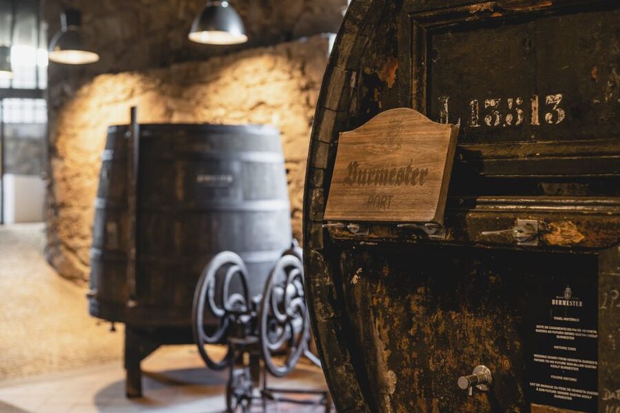Porto: Burmester Cellar Tour with Tasting & Pairing Options - Practical tips for a better visit