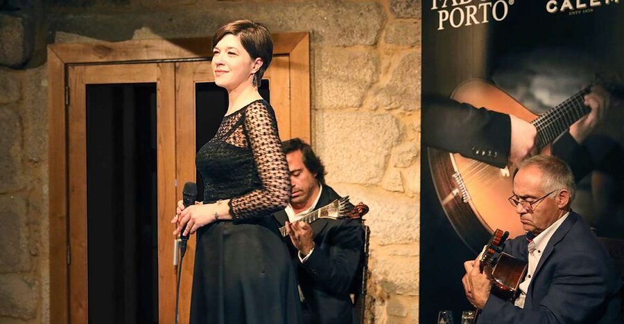 Porto: Cálem Cellar Tour, Fado Show & Wine Tasting - A 45-minute Fado performance