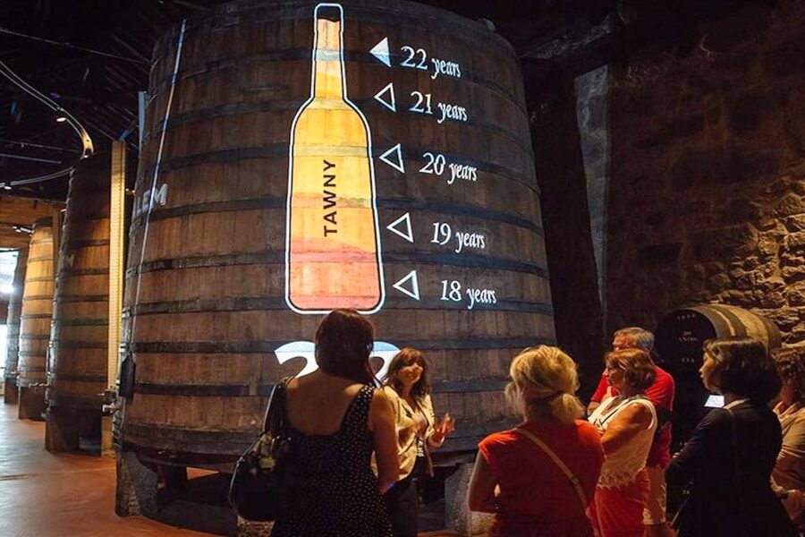 Porto: Cálem Cellar Tour, Interactive Museum & Wine Tasting - The tasting: white and tawny Port side by side