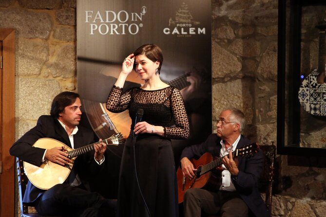 Porto: Cálem Cellar Tour, Live Fado Show and Wine Tasting - The 30-minute museum and cellar visit