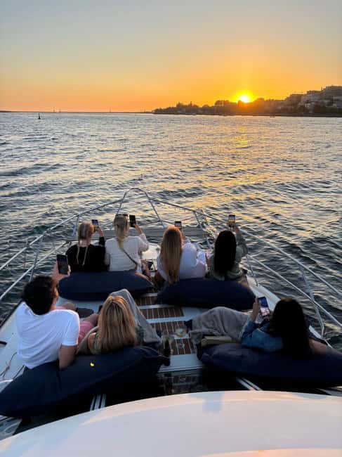 Porto: City Views or Sunset Tour with Drinks - What the small group adds