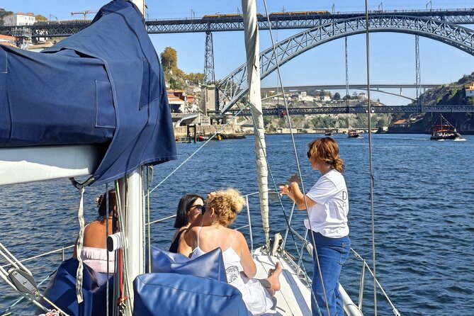 Porto: Cruzeiro privado rio douro até 8 pessoas com wine tasting - From the Douro estuary toward the Atlantic