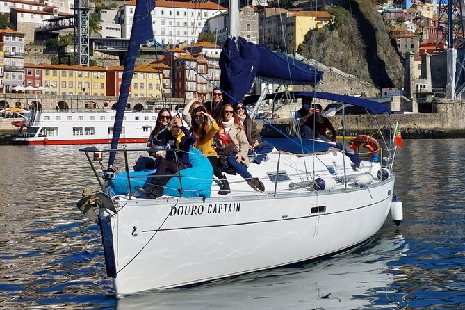 Porto: Cruzeiro privado rio douro até 8 pessoas com wine tasting - Sunset, morning, or afternoon?