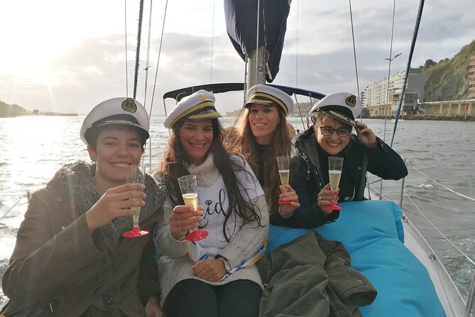 Porto: Cruzeiro privado rio douro até 8 pessoas com wine tasting - What makes the crew part of the experience