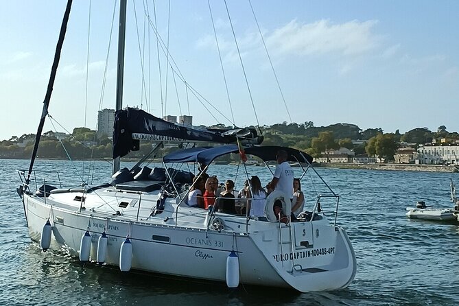 Porto: Cruzeiro privado rio douro até 8 pessoas com wine tasting - Leaving Douro Marina in Vila Nova de Gaia
