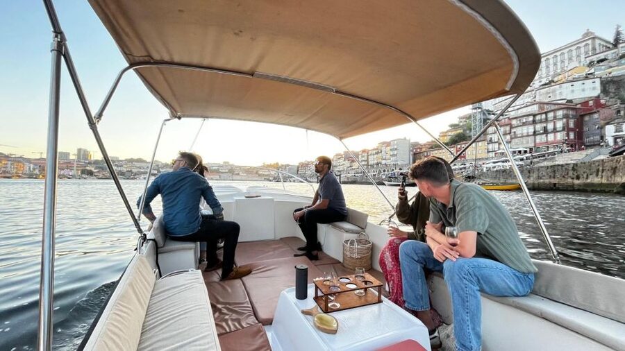 Porto: Douro River Boat Cruise with Port Wine Tasting - The guides are a major part of the value