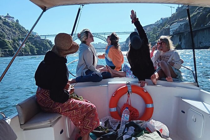 Porto:Douro River boat tour under the 6 bridges - A relaxed way to see Porto and Gaia