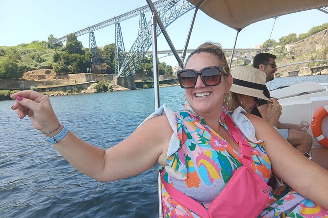 Porto:Douro River boat tour under the 6 bridges - The Lordelo portion and the river’s western side