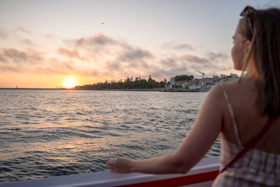 Porto: Douro River Party Boat with Sunset Option & 6 Bridges - The DJ Is the Main Attraction