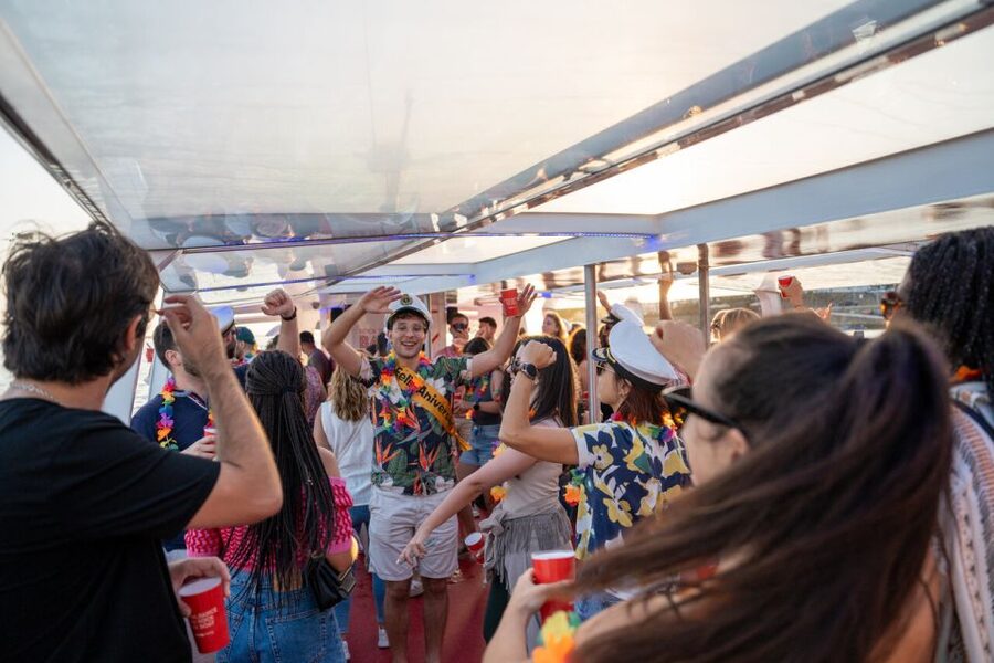 Porto: Douro River Party Boat with Sunset Option & 6 Bridges - Choosing the Sunset Departure