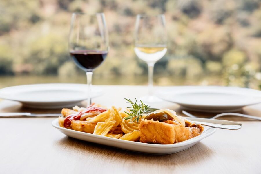 Porto: Douro Valley Full-Day Boat, Train, and Lunch Tour - The short train ride through the valley