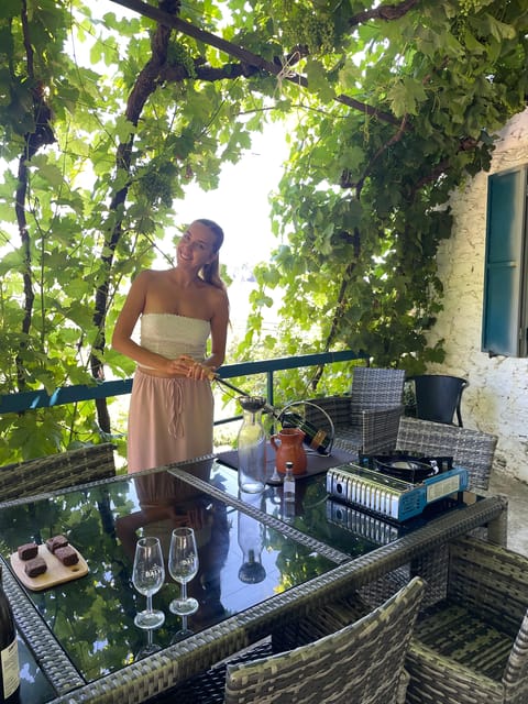 Porto: Douro Valley Wine Tour with a Sommelier & Boat Trip - Family wine traditions and bottle-opening surprises