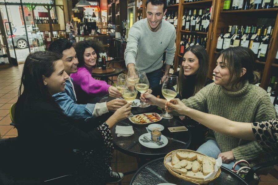 Porto: Evening Local Food Crawl with Drink Pairings - Four stops, four different Porto moods