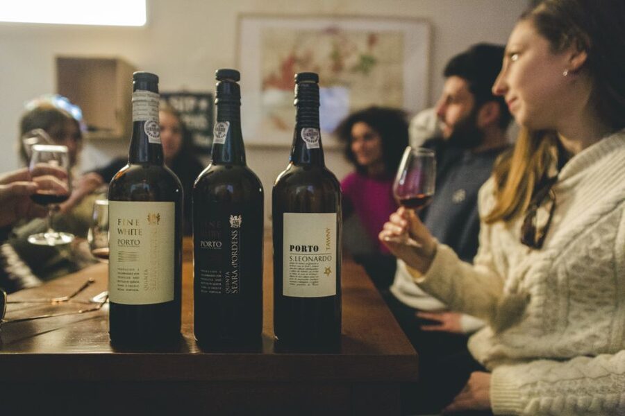 Porto: Evening Local Food Crawl with Drink Pairings - Clérigos and Cedofeita after the crowds thin