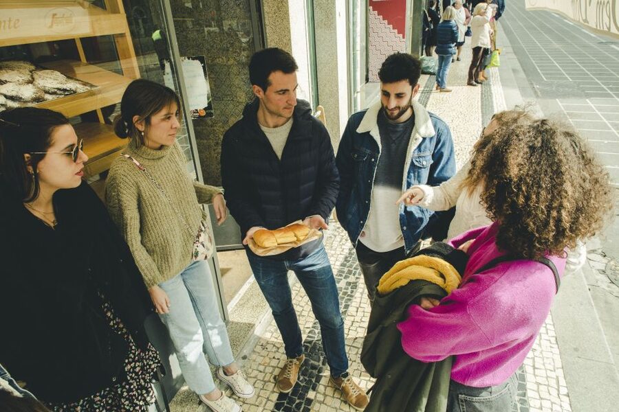 Porto: Evening Local Food Crawl with Drink Pairings - The guide can make or break the night