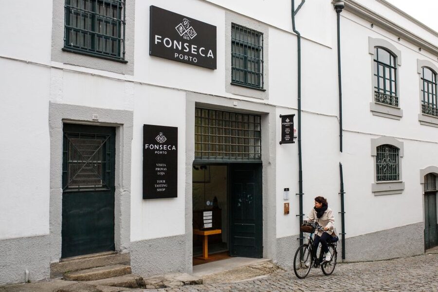 Porto: Fonseca Cellar Tour & Fado Show with Optional Dinner - Fonseca’s story from 1815 to the Douro Valley