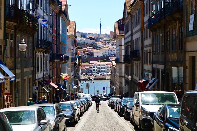 Porto Food Tour of 8 Tastings: Custard Tart, Bifana & Hidden Gems - Eight tastings, from custard to canned fish