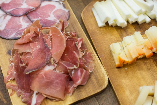 Porto Food & Wine Tasting Tour with Lunch or Dinner Option - What the guides add to the experience