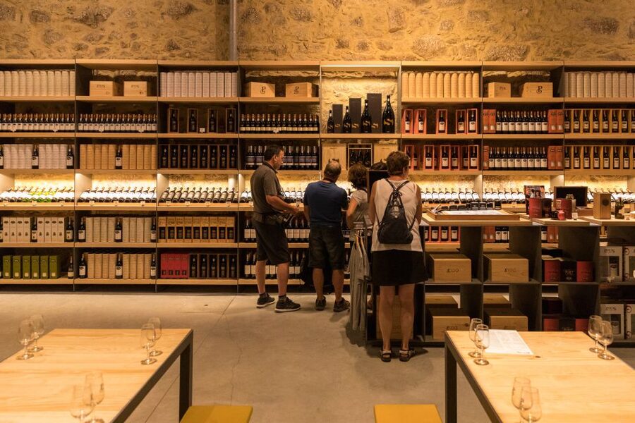 Porto: Guided Tour and Tasting of 3 Port Wines at Poças - The guides make the difference