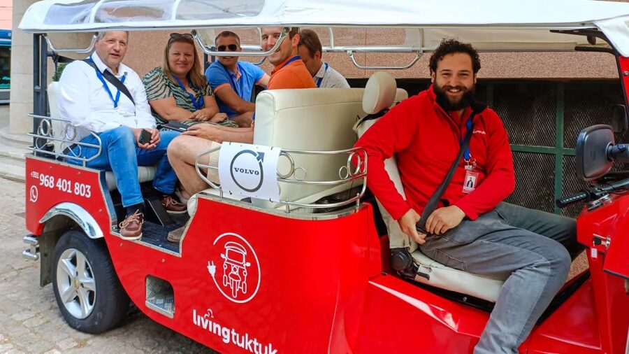 Porto: Guided Tour by Tuk-Tuk & Optional Douro River Cruise - What the guides add to a short visit
