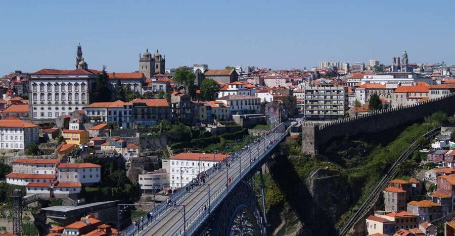 Porto: Guided Walking Tour and Lello Bookshop - Why this Porto walking tour works well on a first morning