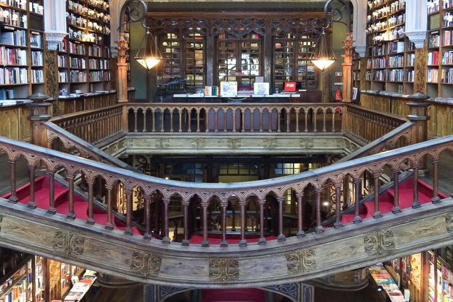 Porto: Guided Walking Tour and Lello Bookshop - The guides make the biggest difference