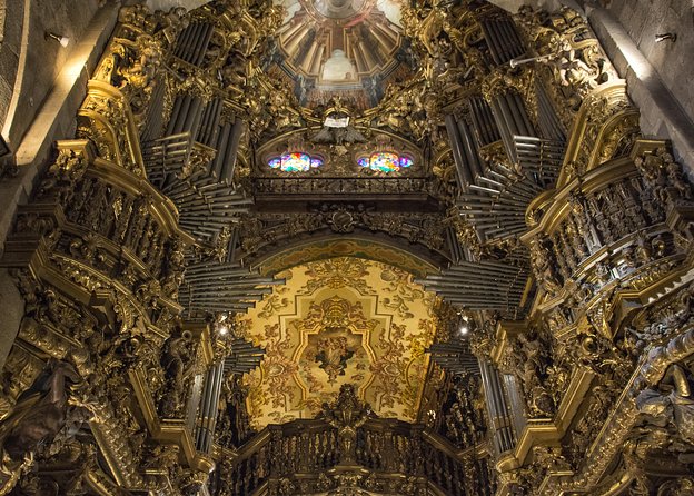 Porto: Guimaraes & Braga Small Group Tour with Lunch and Tickets - A proper northern Portuguese lunch