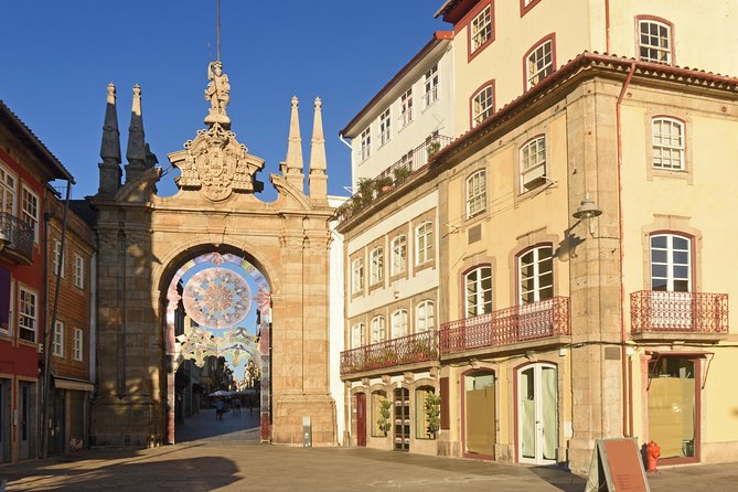 Porto: Guimaraes & Braga Small Group Tour with Lunch and Tickets - Largo da Oliveira and Guimarães’ old streets