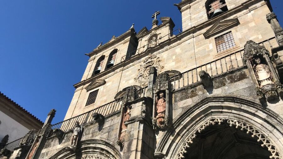 Porto: Guimarães & Braga Tour with Entry Tickets and Lunch - Santa Maria Road and Largo da Oliveira