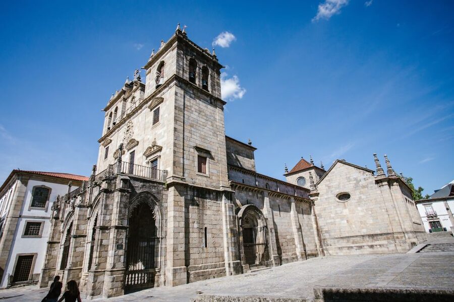 Porto: Guimarães & Braga Tour with Entry Tickets and Lunch - The guide can make or break the day