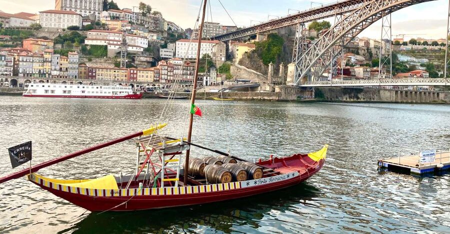 Porto: Highlights & hidden gems Walk - max 10 - Rua das Aldas viewpoint and São Bento Station