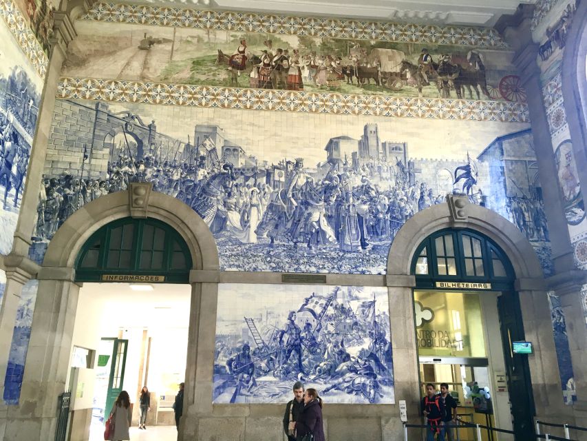 Porto: Highlights & hidden gems Walk - max 10 - What the local commentary adds