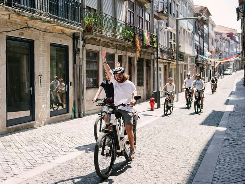 Porto: Highlights in 3 Hours E-Bike Tour - Aliados Avenue and Clérigos hill