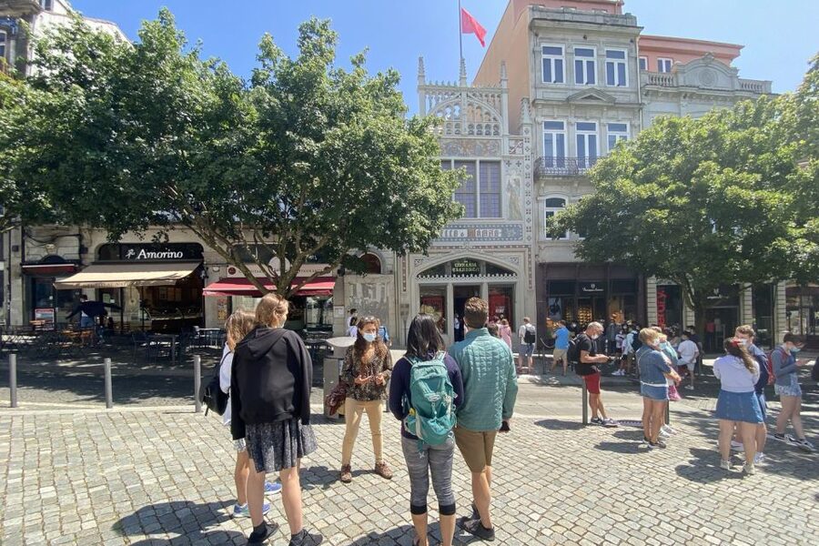 Porto: Historical Center Walking Tour - The Virtudes Gardens picnic option