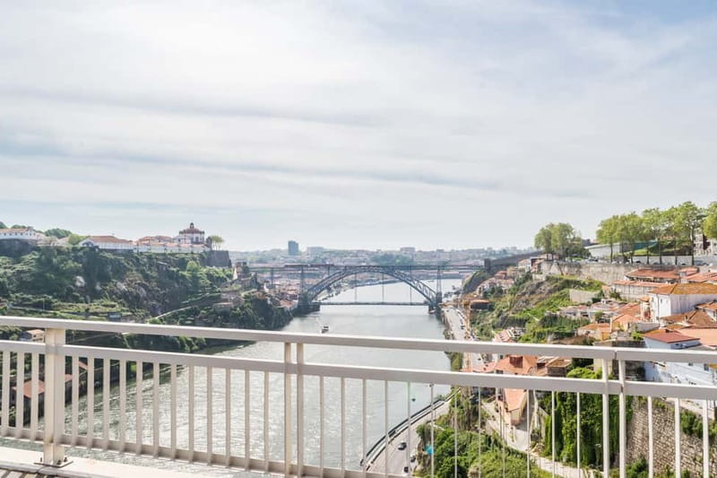 Porto: Magic Train Tour and Port Wine Cellar with Tastings - The optional lunch at Ruela da Villa