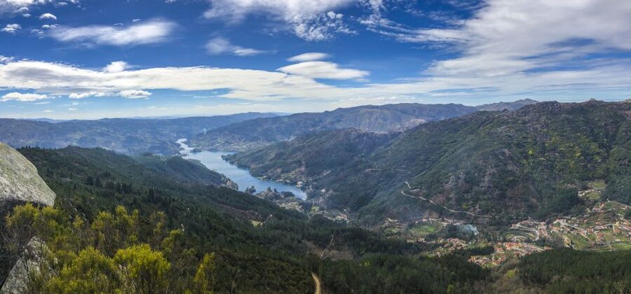 Porto: Peneda-Gerês National Park Tour with Kayaking & Lunch - The morning drive and vintage Land Rover ride