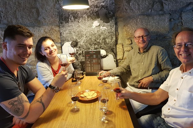 Porto: Port and Douro Wine Walking Tour With 9 Wine Tastings - What happens at Vasques De Carvalho
