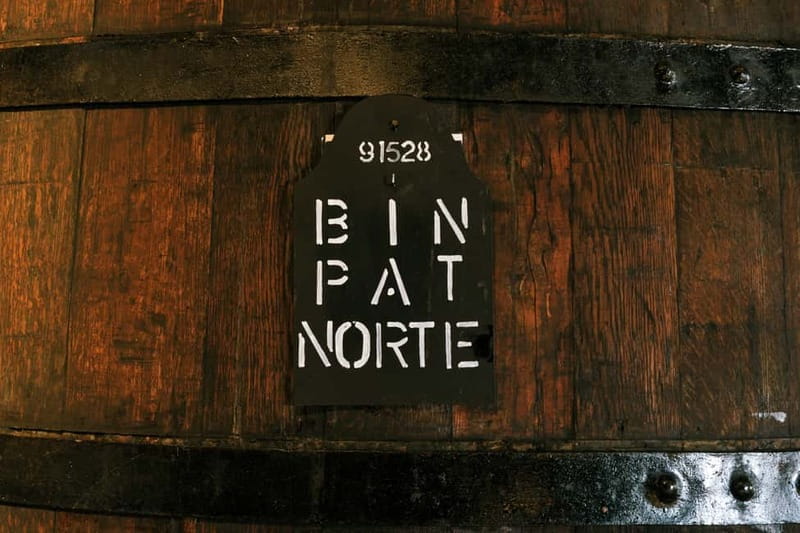 Porto: Port Cellar Visit and Wine Tasting at Fonseca - The tasting: Bin 27 and Siroco white Port