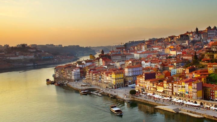 Porto: Port Wine Tour with 7 Port Tastings - Starting beside the lower Luis I Bridge