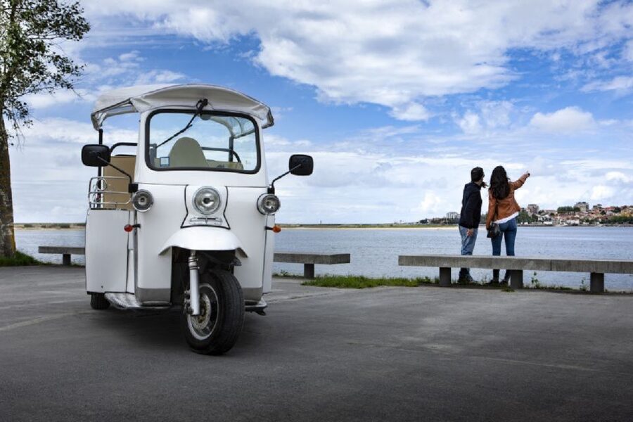 Porto: Private Sightseeing Tour by Electric Tuk Tuk - Clérigos Tower and Aliados Avenue