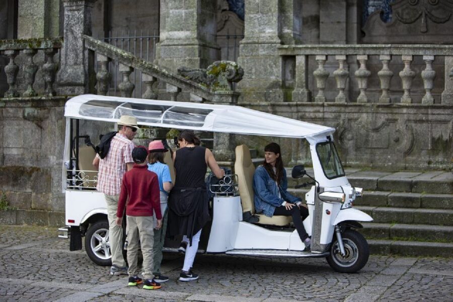 Porto: Private Sightseeing Tour by Electric Tuk Tuk - Ribeira and Fontaínhas, Porto from the river side