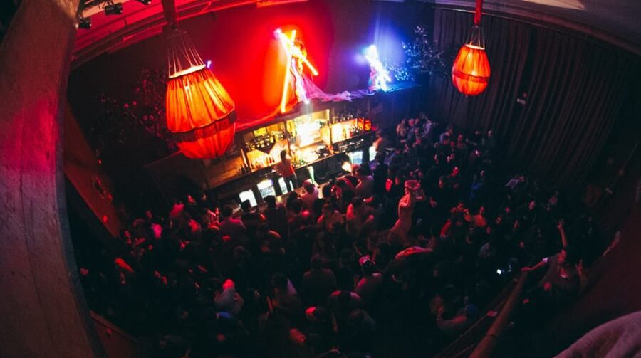 Porto: Pub Crawl with 6 Drinks and VIP Club Entry - What to wear and what to bring