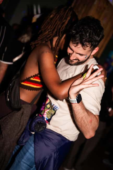 Porto: Pub Crawl with 7 Drinks, Games, and VIP Club Entry - Rua da Galeria de Paris and the central bar circuit
