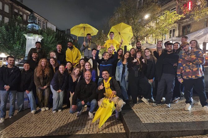 Porto Pubcrawl: 5h,7 Drinks,4 bars &Skip the line Club Entry - Largo de Alberto Pimentel: two bars and four drinks