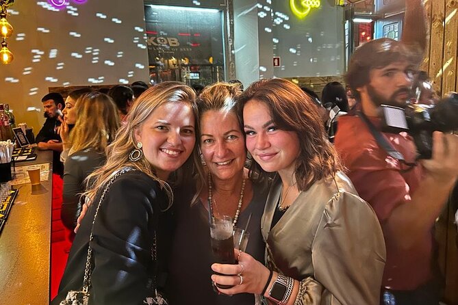 Porto Pubcrawl: 5h,7 Drinks,4 bars &Skip the line Club Entry - Rua da Galeria de Paris: two club-style bars