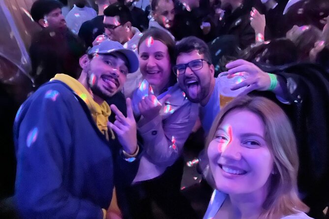 Porto Pubcrawl: 5h,7 Drinks,4 bars &Skip the line Club Entry - Rua de Cândido dos Reis and the final club