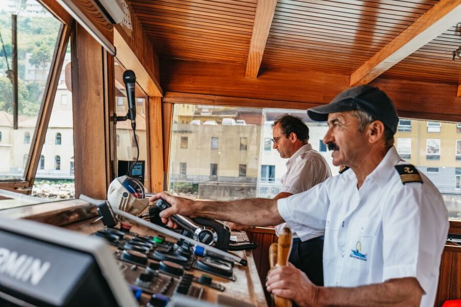 Porto: River Douro 6 Bridges Cruise - Family appeal and mobility limits