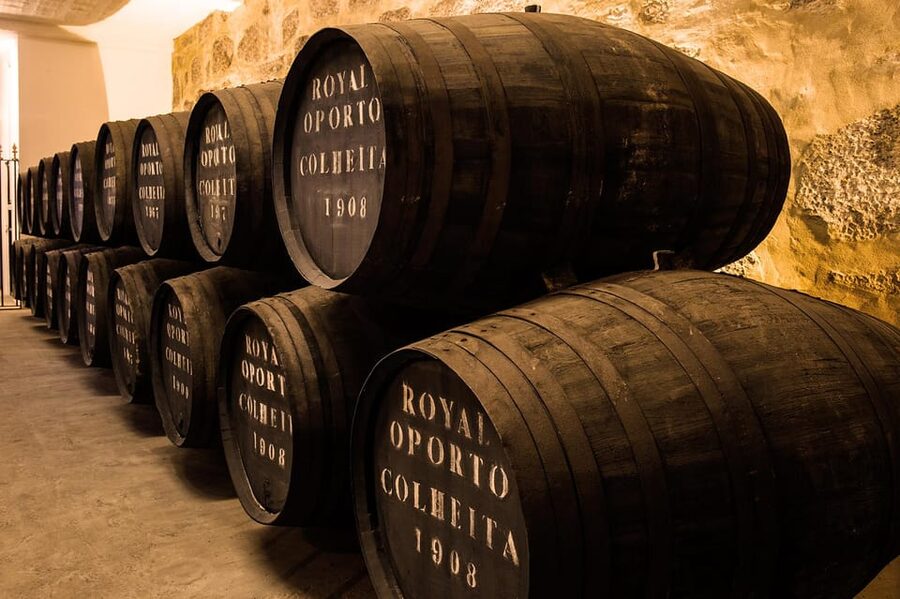 Porto: Royal Oporto Tour na Real Companhia Velha - The one-hour route through the cellars