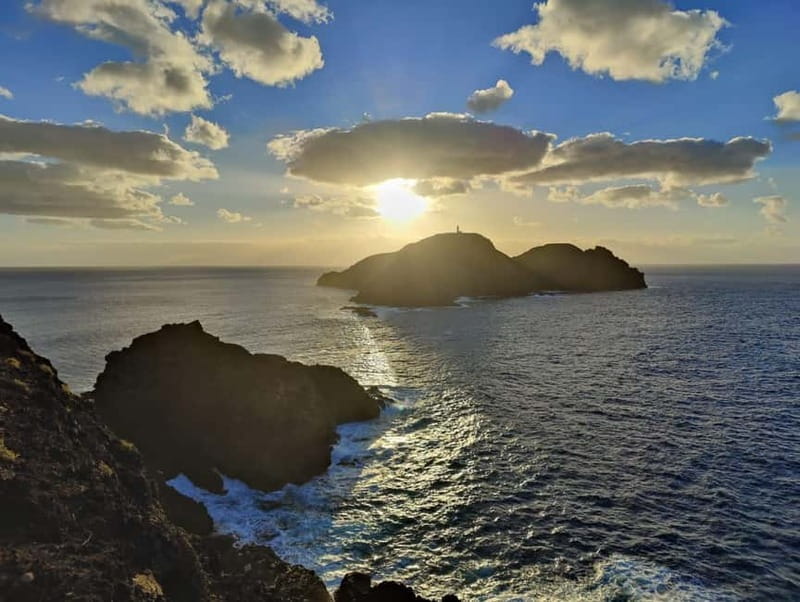 Porto Santo: Island Highlights 4x4 Tour with Hotel Transfers - A proper lunch pause at a local restaurant
